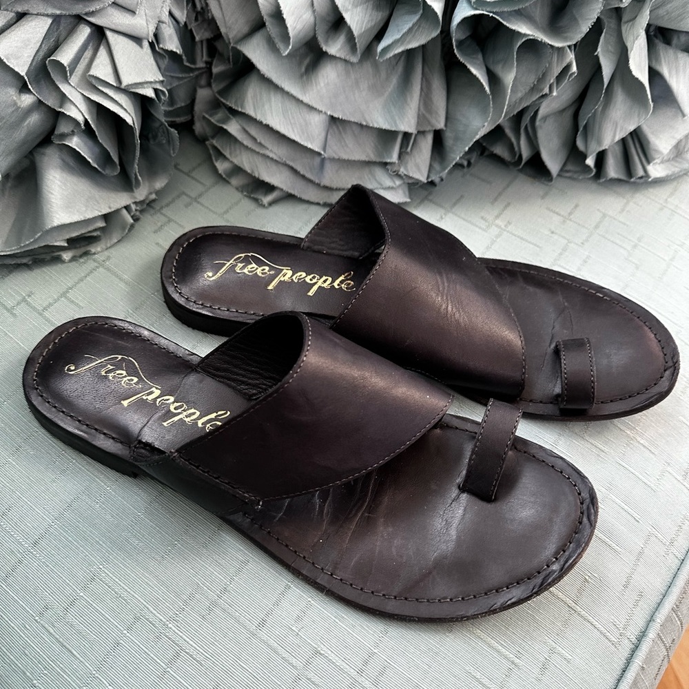 Free People Sant Antoni toe strap black leather sandals